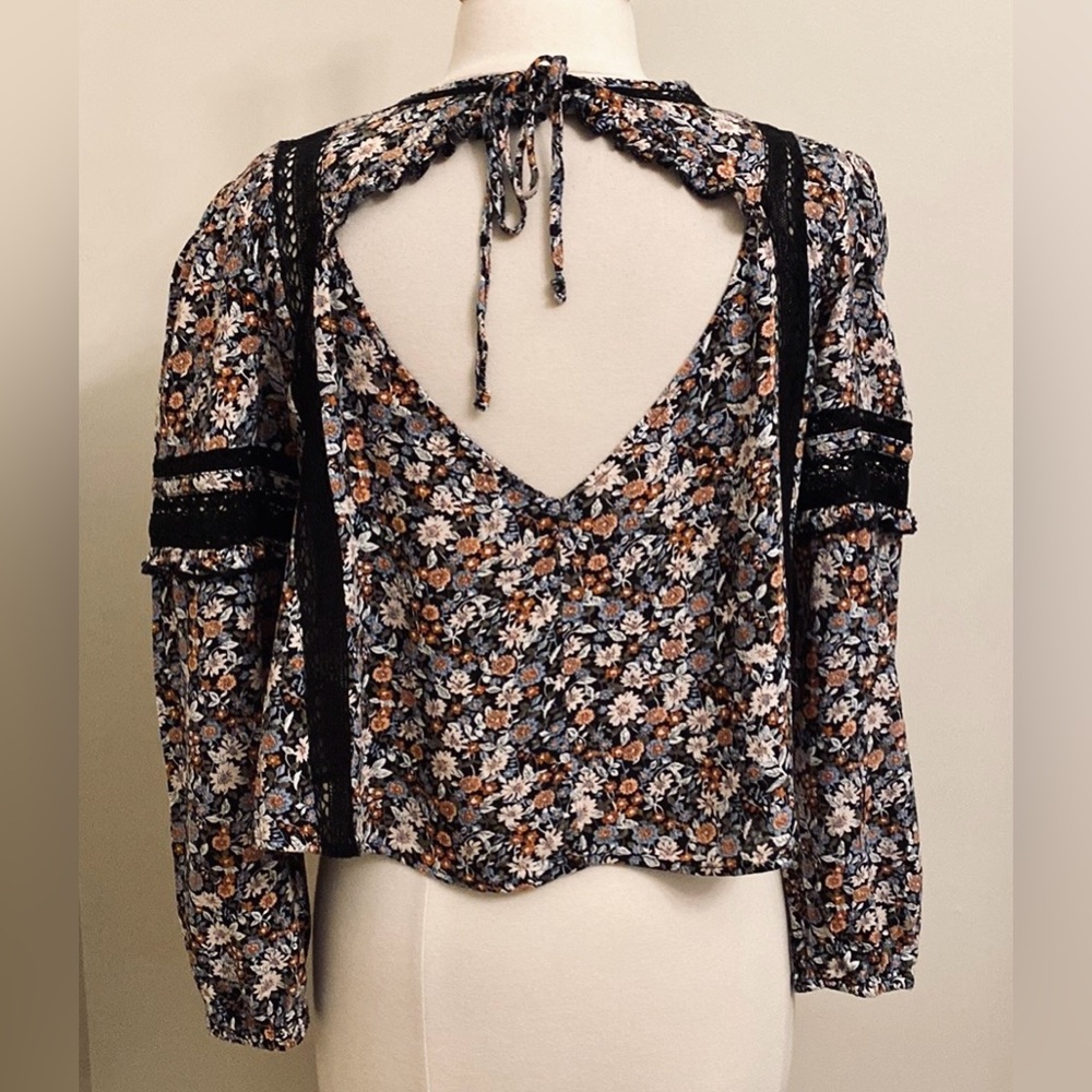 American Eagle Black Floral Crochet Trim Open Back Tie Up Babydoll Top Size M - Picture 9 of 15